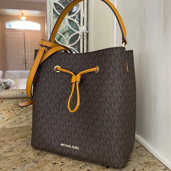 New 💝 Mk logo shoulder bag - Picture 2 of 10